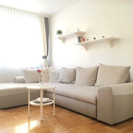 Pretty, Friendly Flat Close To Airport *